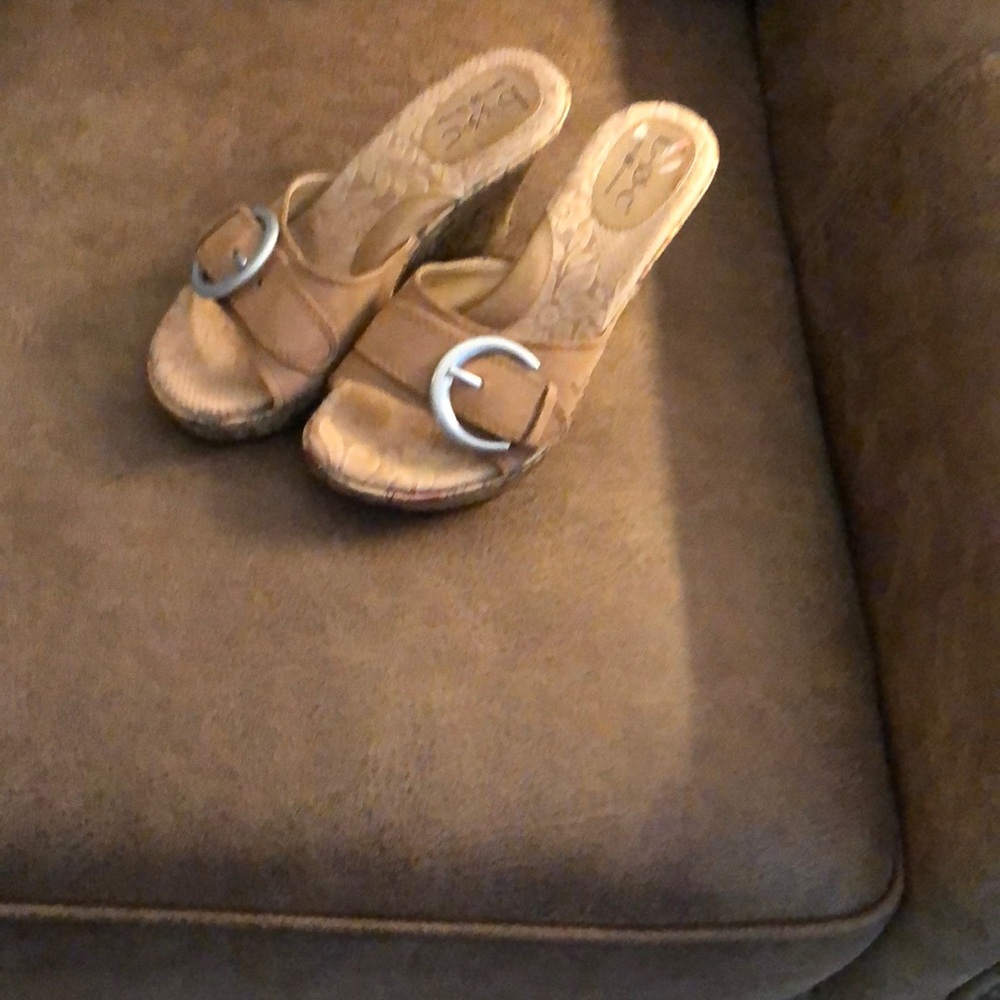 BOC tan sandal with beautiful light flowers on the heels.